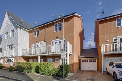 Venics Way, High Wycombe